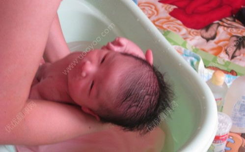 新生儿洗澡温度多少最好呢