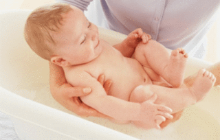 新生儿洗澡温度多少适宜