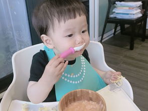 宝宝自主进食用什么勺子