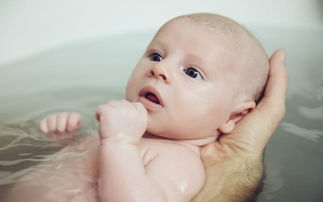 宝宝洗澡操作流程图