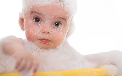 新生儿洗澡的水温应该在多少度